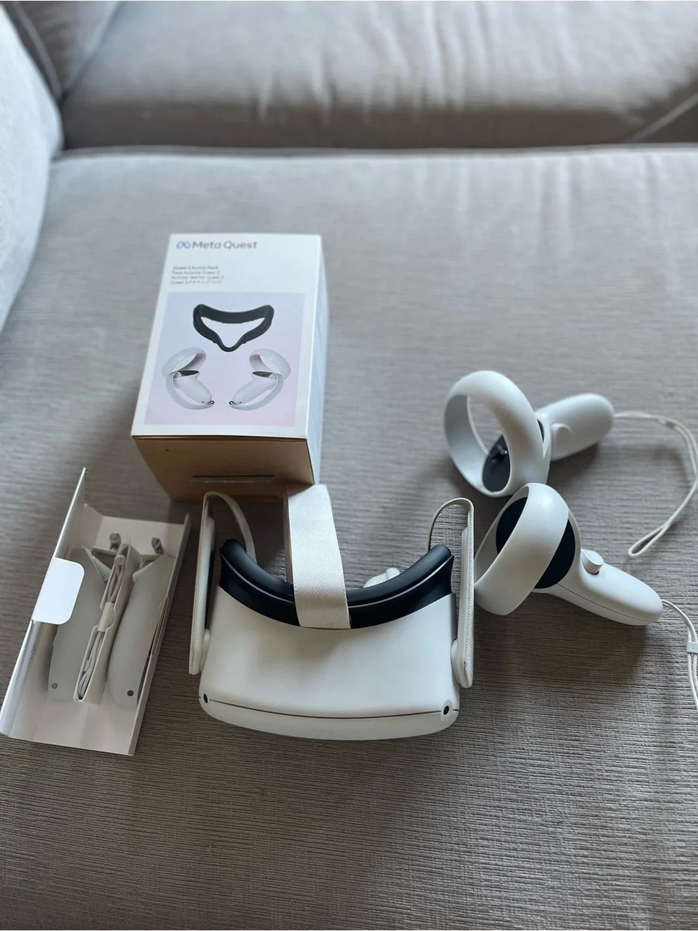 Meta Quest 2 Standalone VR Headset in White with Controllers